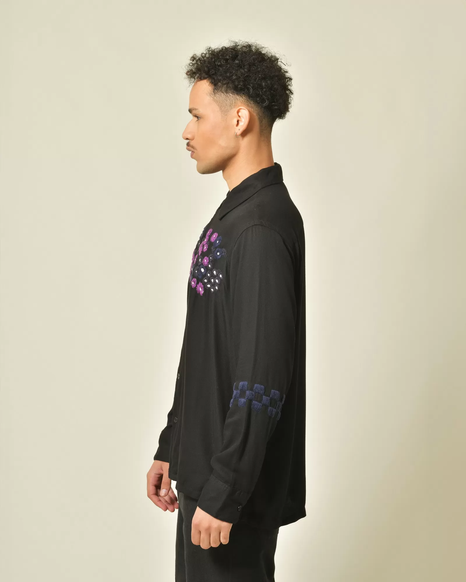 Chemise en rayon noir à broderies Noma 