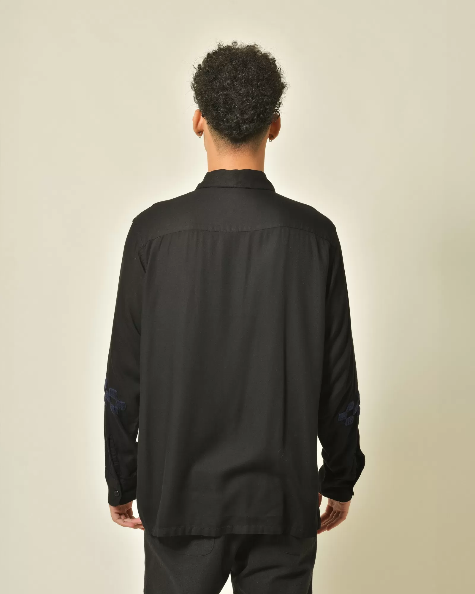 Chemise en rayon noir à broderies Noma 