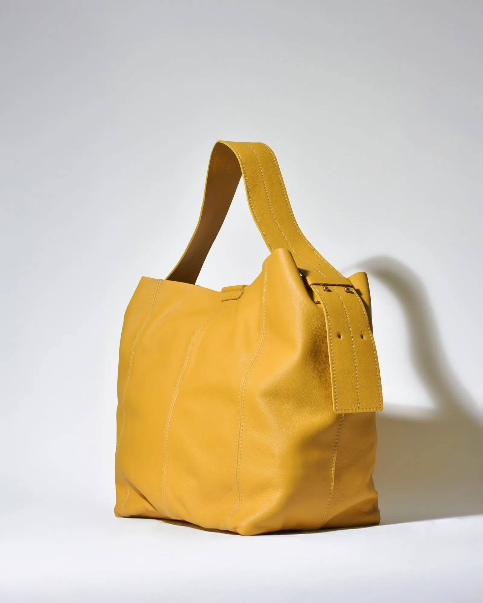 Sac porté épaule en cuir jaune Falorni 