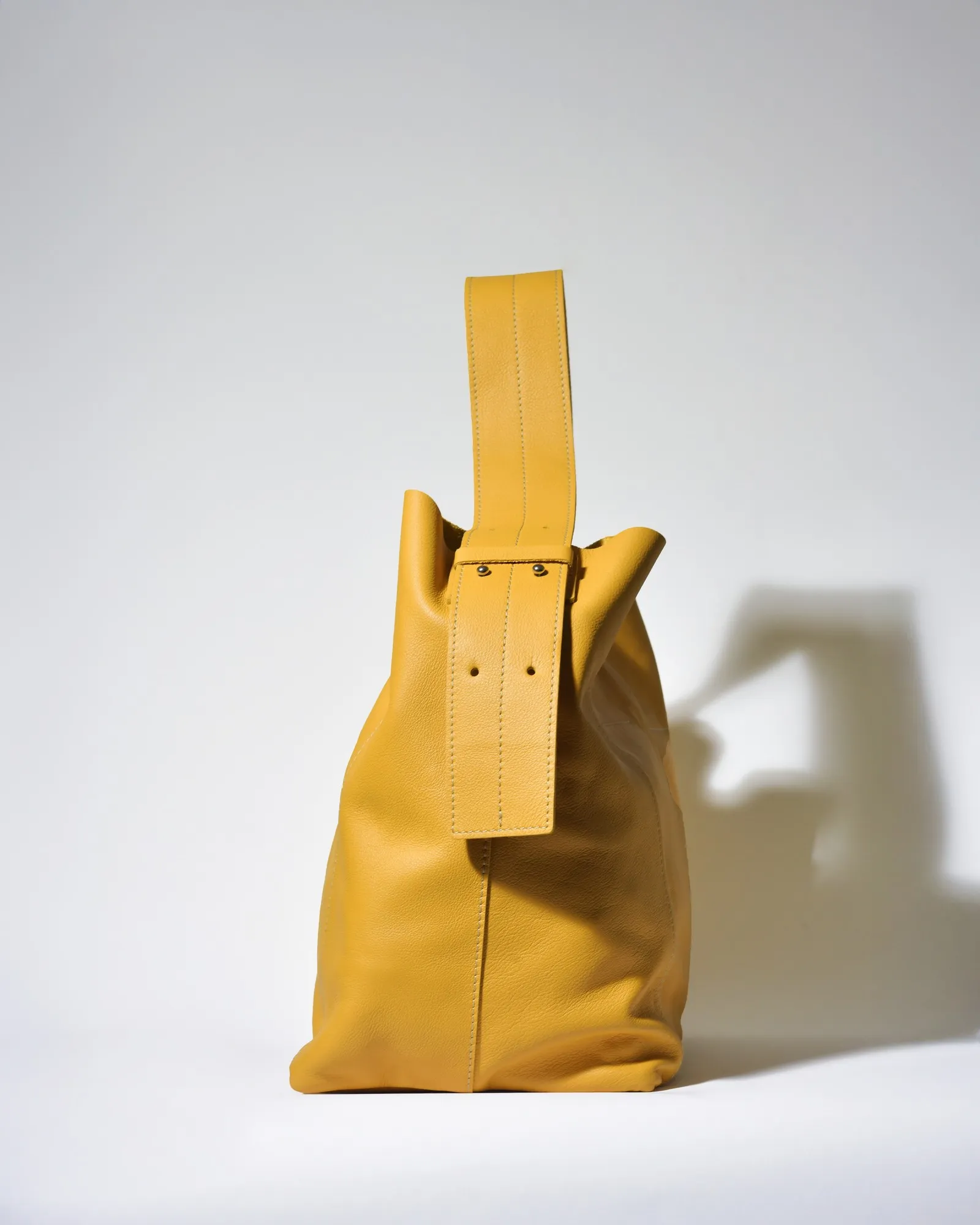 Sac porté épaule en cuir jaune Falorni 