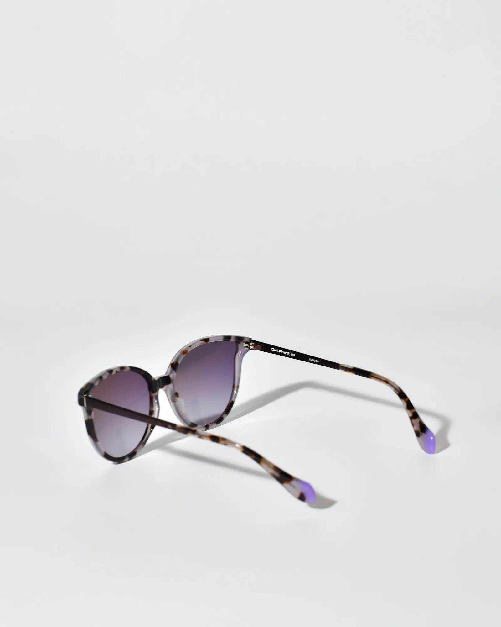 Lunettes papillon lilas à écailles Carven 