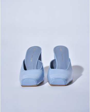 Mules en cuir verni bleu Liviana Conti 