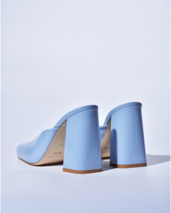 Mules en cuir verni bleu Liviana Conti 