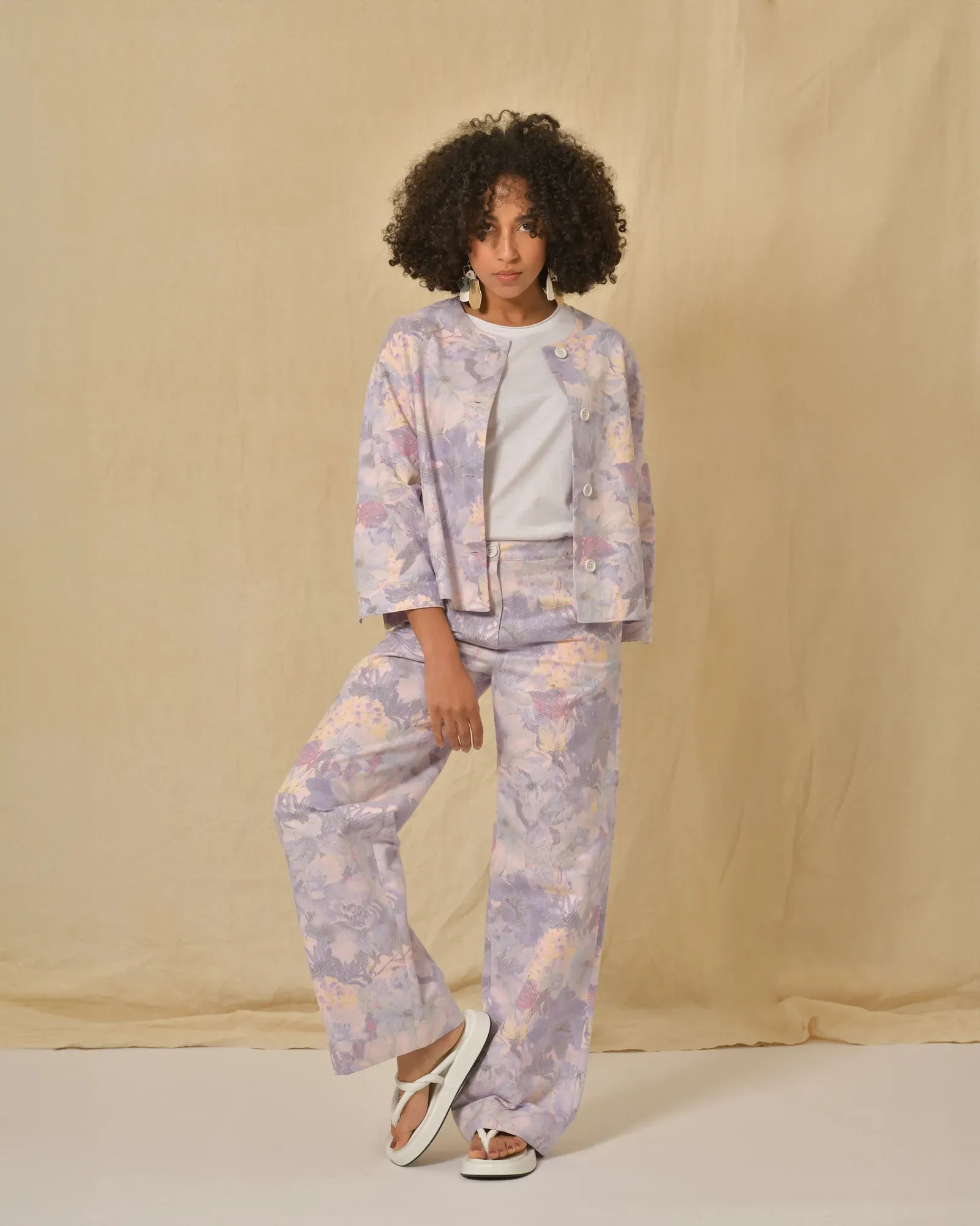 Pantalon à imprimé floral violet AVN