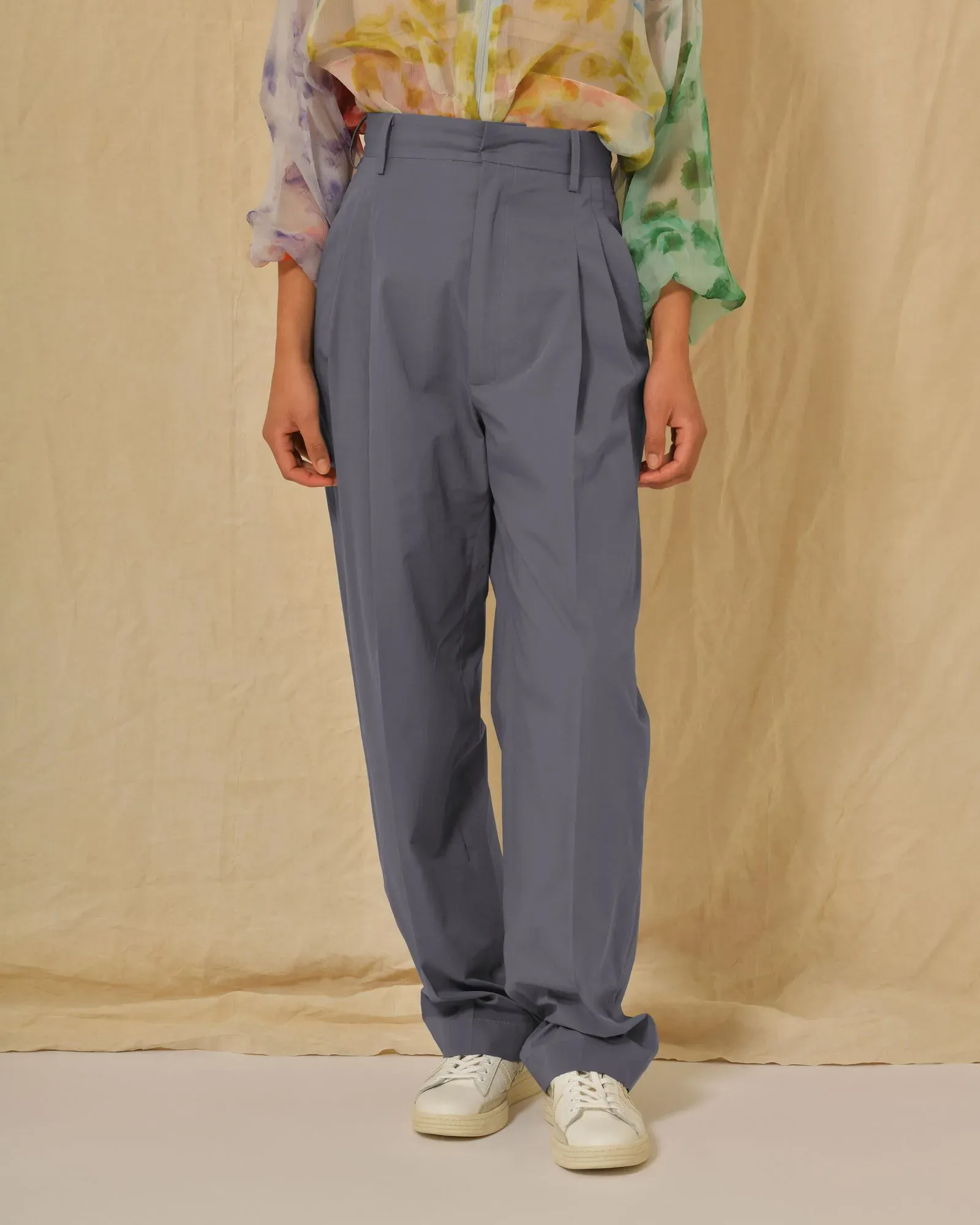 Pantalon en coton gris à pinces Hache