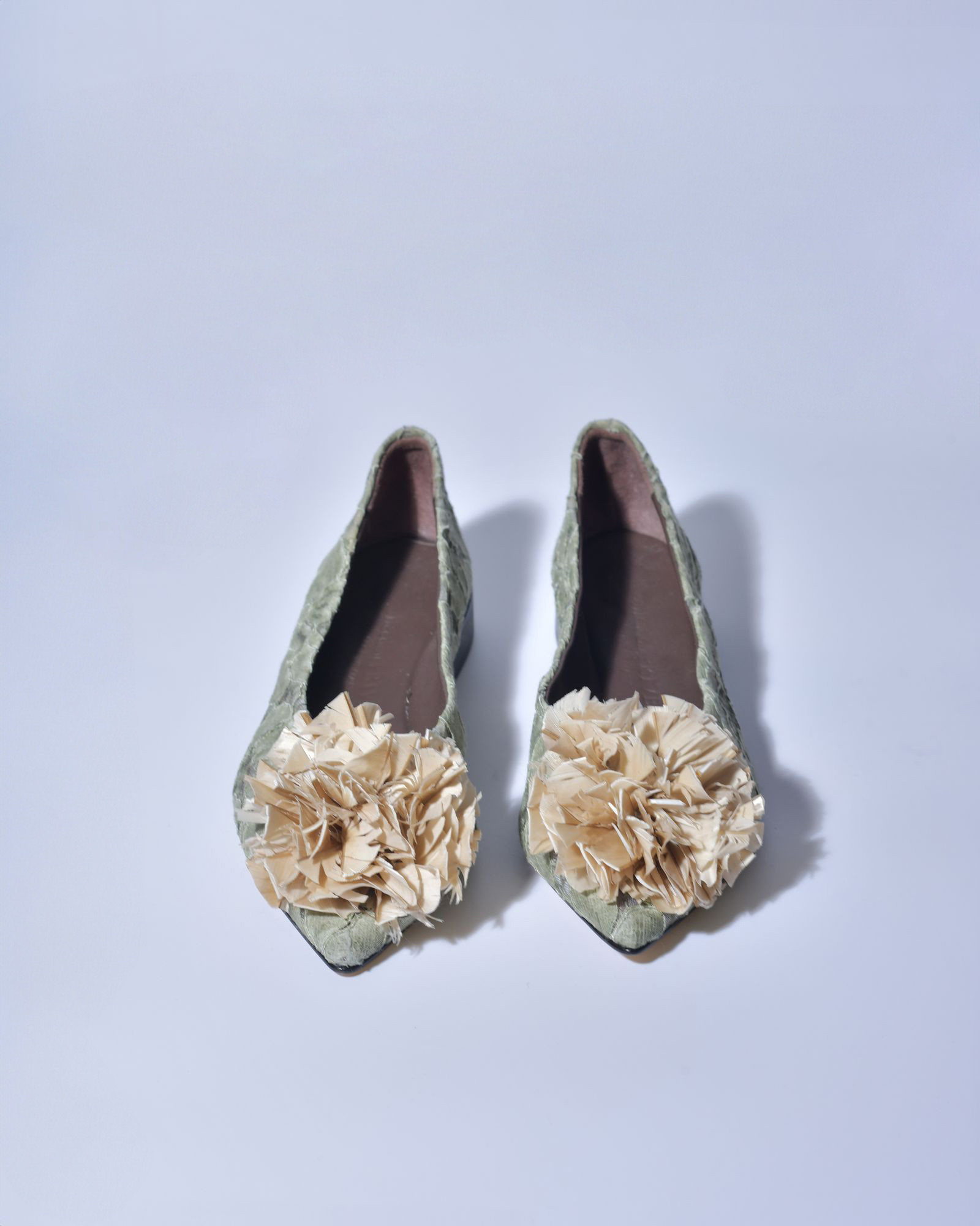 Ballerines en dentelle verte et pompon Collection Privée