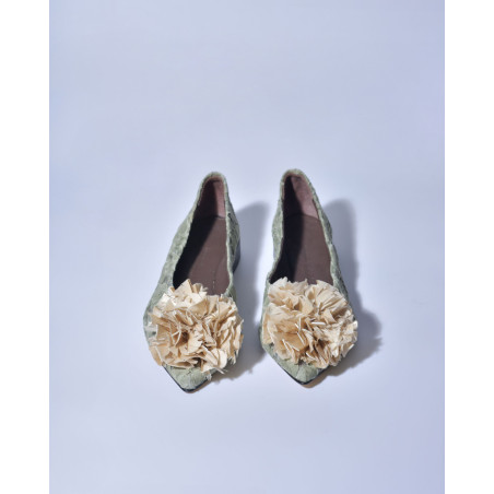 Ballerines en dentelle verte et pompon Collection Privée