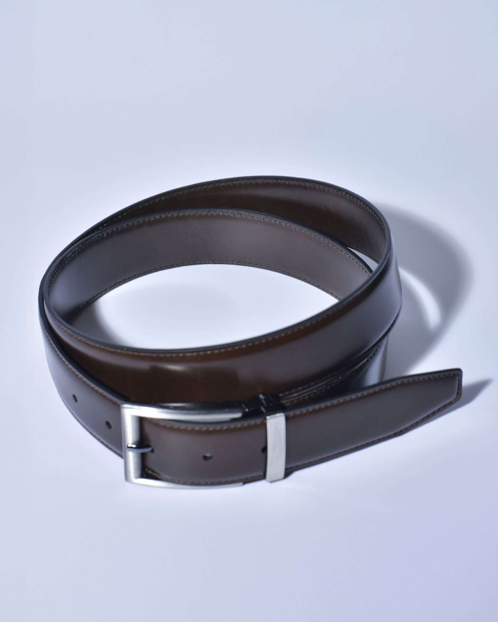 Ceinture en cuir lisse verni marron réglable Falorni