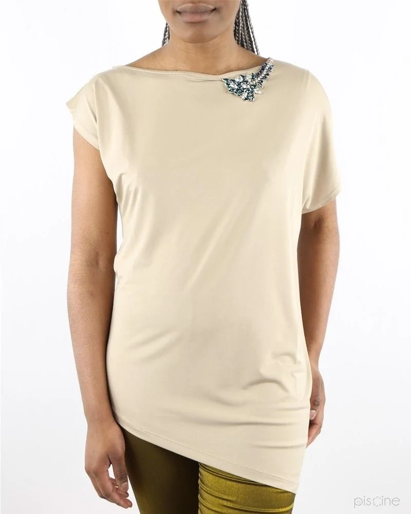 Top beige asymétrique à broche  Jijil 