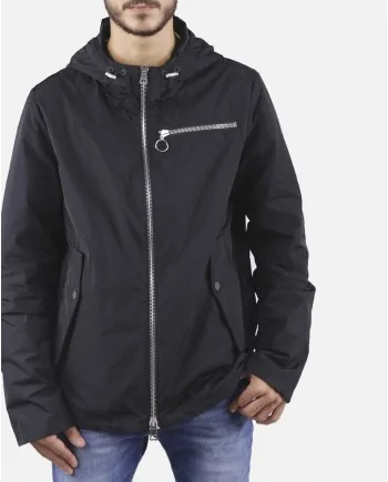 Veste imperméable à capuche noire 