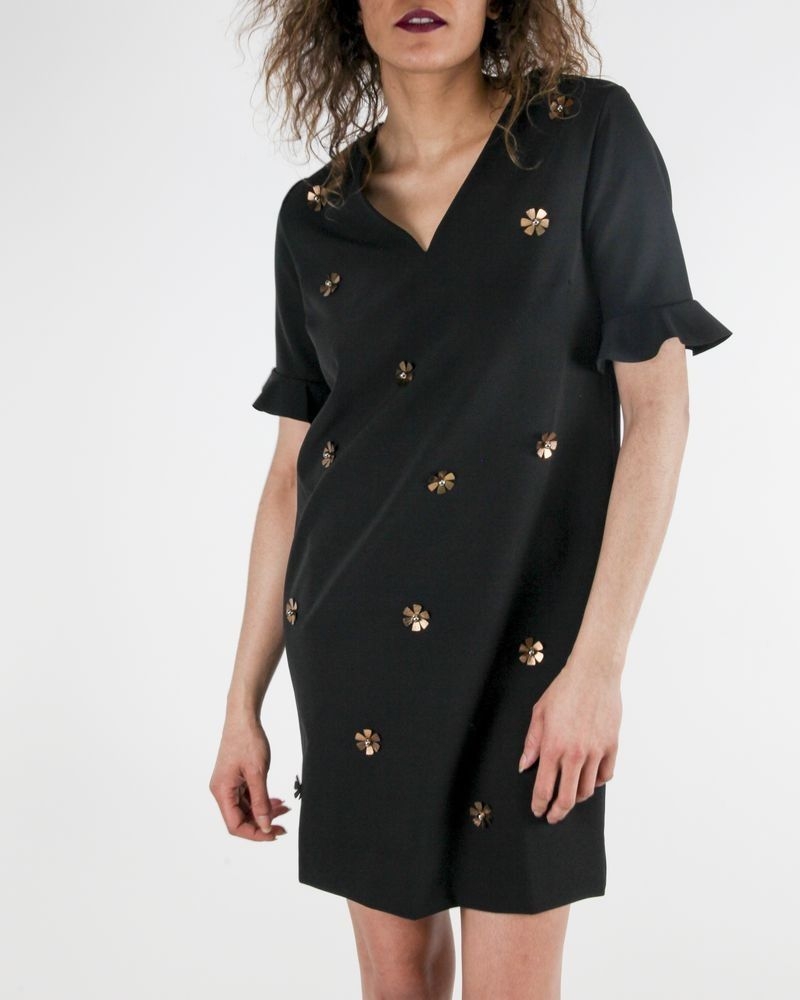 Robe en crêpe noir à broderies fleurs SVNTY 