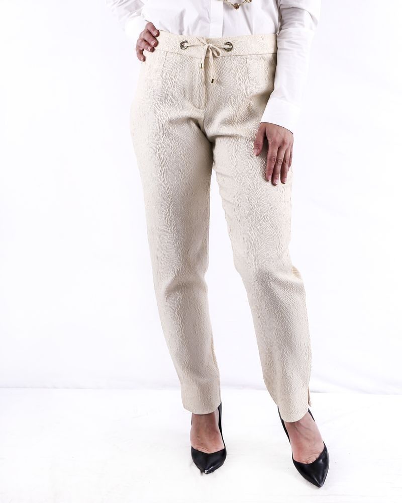 Pantalon cigarette en crêpe texturé beige SVNTY 