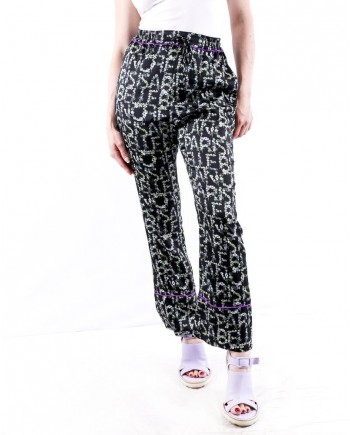 Pantalon façon pyjama en satin noir à motifs logo fleuri Isabelle Blanche 