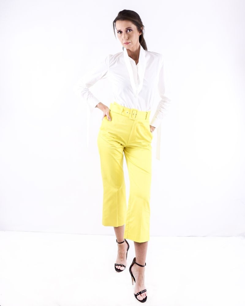 Pantalon culotte jaune ceinturé Space Simona Corsellini 