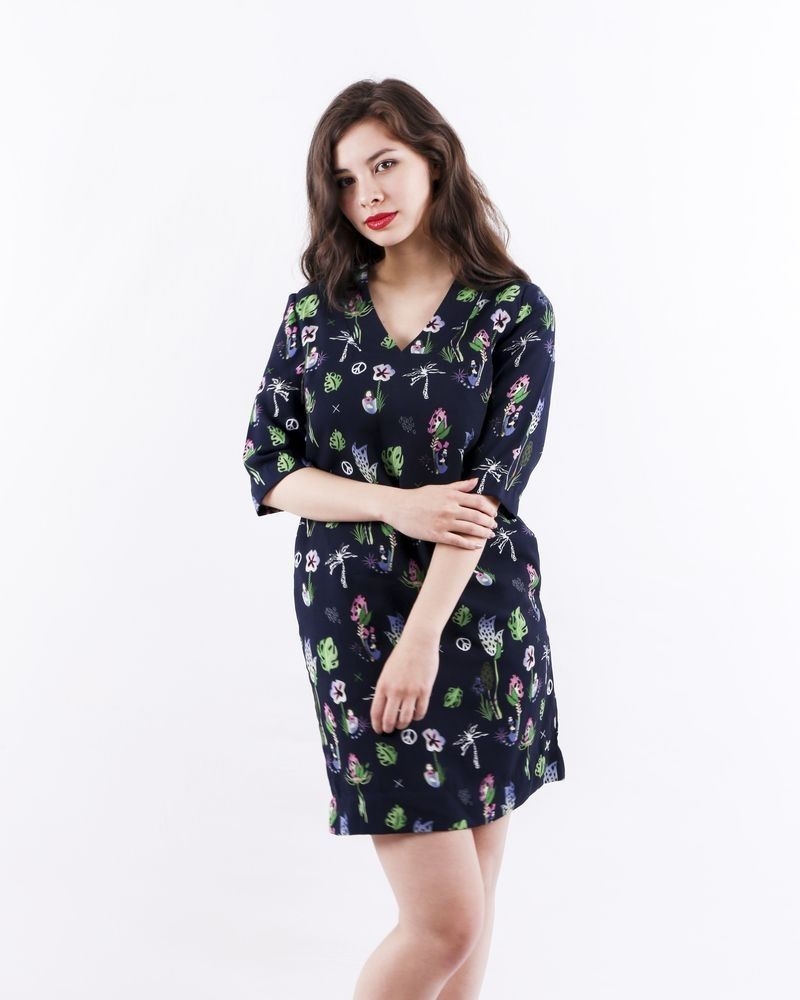 Robe en crêpe bleu à imprimé floral SVNTY 