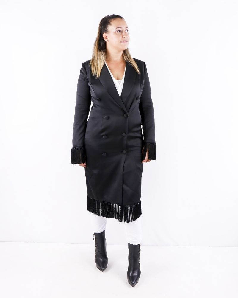 Robe croisée en crêpe noir à franges Misha 