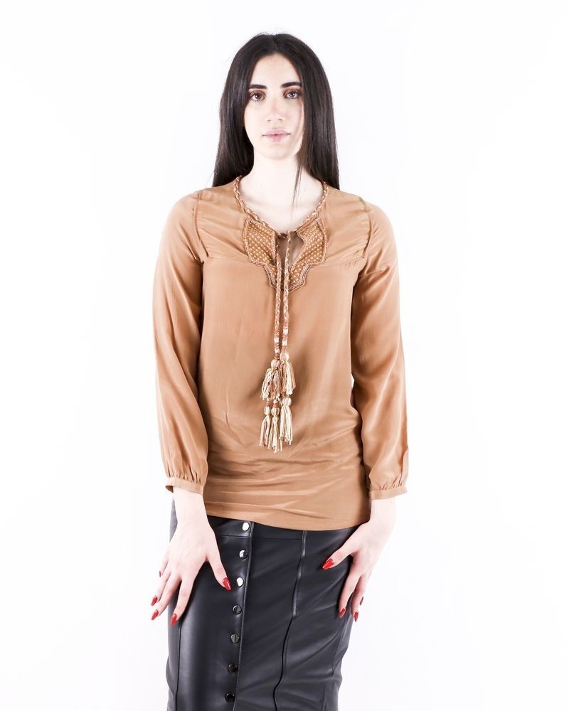 Blouse en soie camel à pompons Stéphanie Vaille 