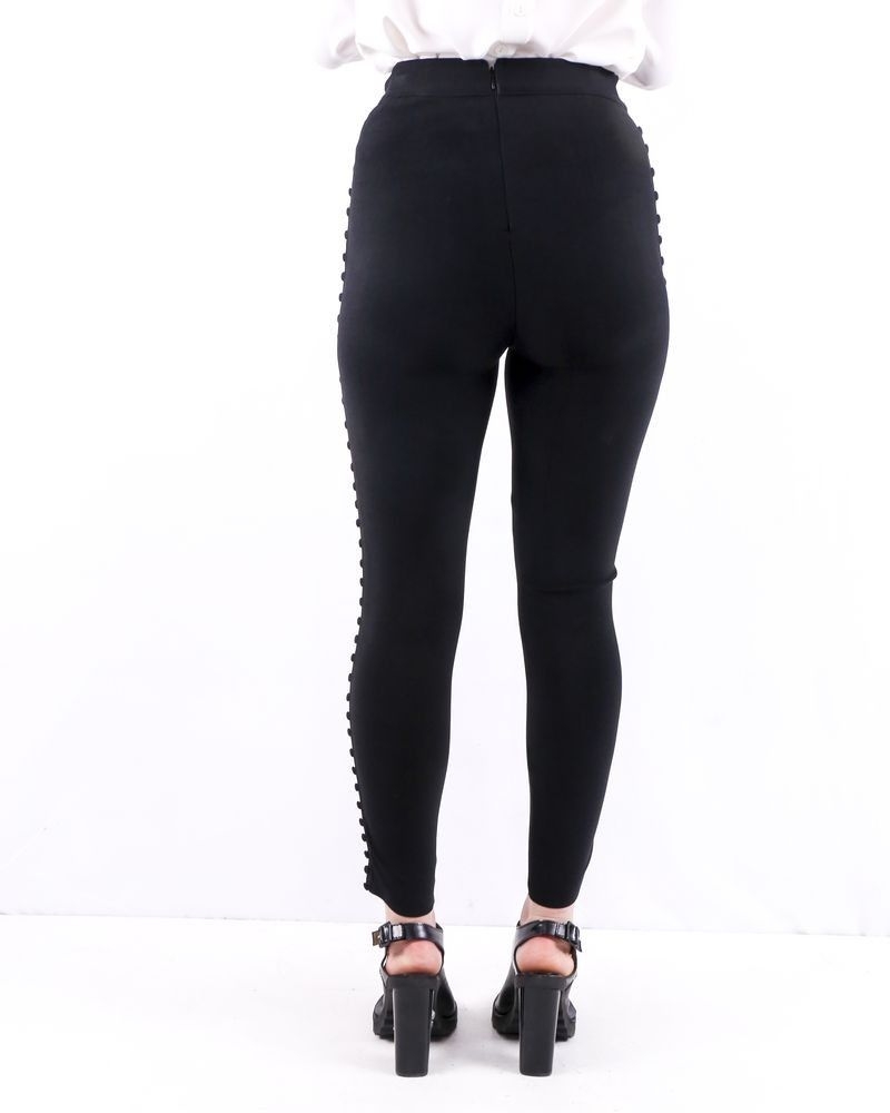 Pantalon fuseau noir à bandes latérales boutonnées Misha Collection 