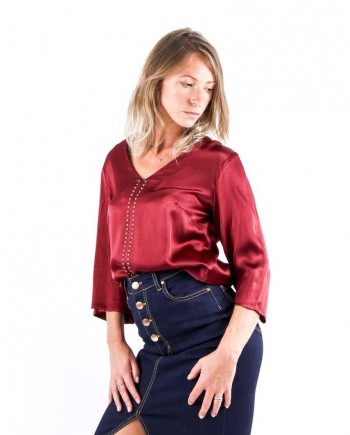 Blouse en satin clouté bordeaux SVNTY 