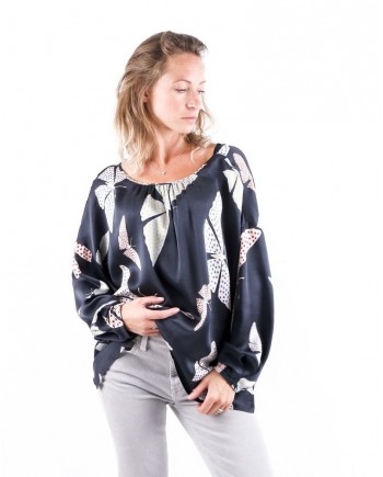 Blouse smokée en soie bleue à motifs papillons Forte Forte 