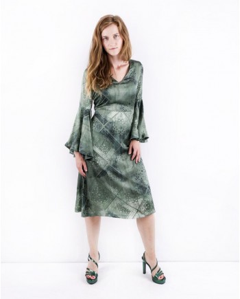 Robe en satin vert à imprimés bandanas Maison Pere 