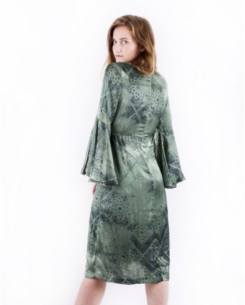 Robe en satin vert à imprimés bandanas Maison Pere 