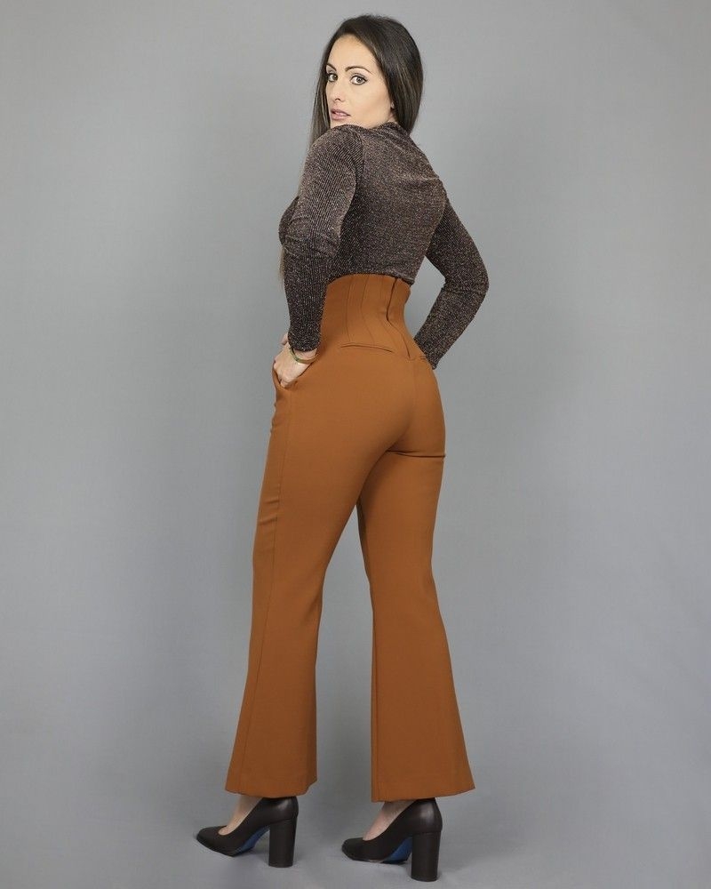 Pantalon raccourci avec baleine camel Space Simona Corsellini 