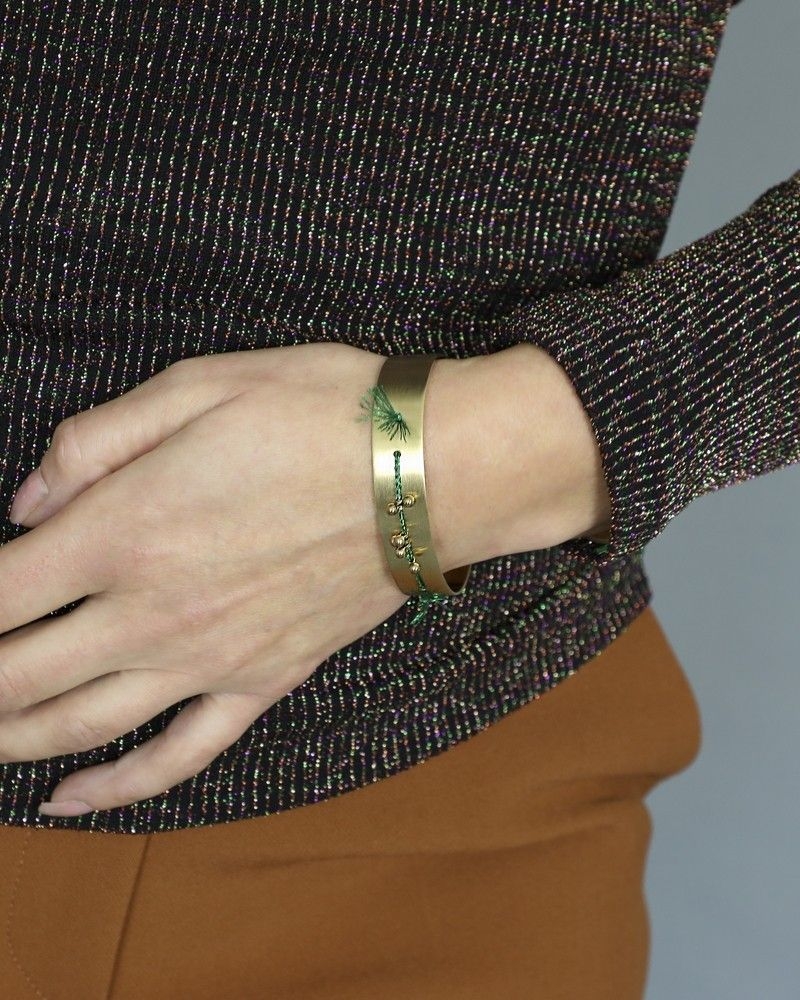 Bracelet de largeur moyenne dorée à détails en fils vert Polder 