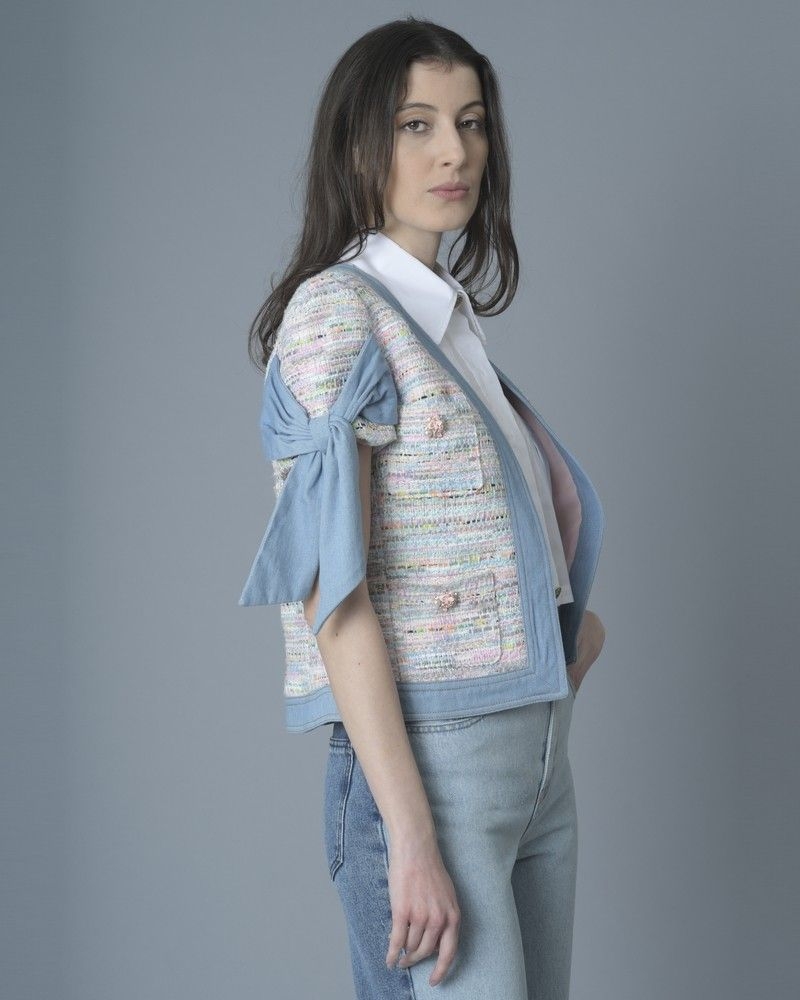 Veste en tweed multicolore et jean bleu Edward Achour 