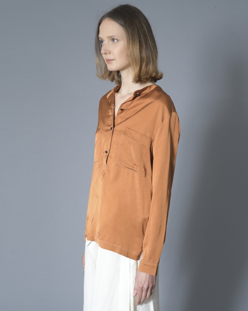 Blouse en serge satinée à poches Chloe Stora 