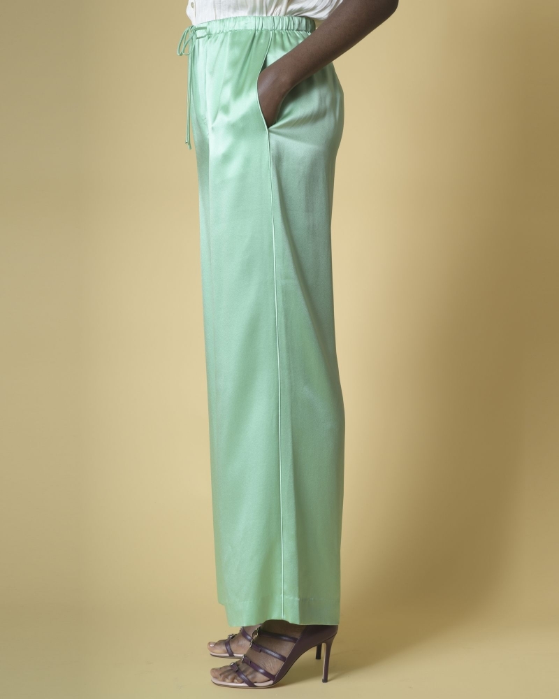 Pantalon large en satin de soie verte Vince 