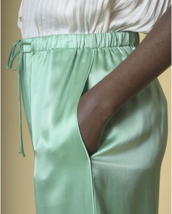 Pantalon large en satin de soie verte Vince 