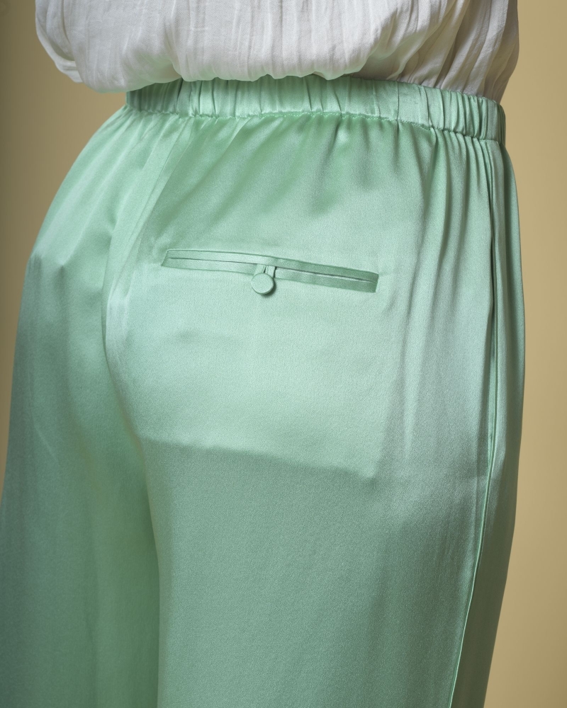 Pantalon large en satin de soie verte Vince 