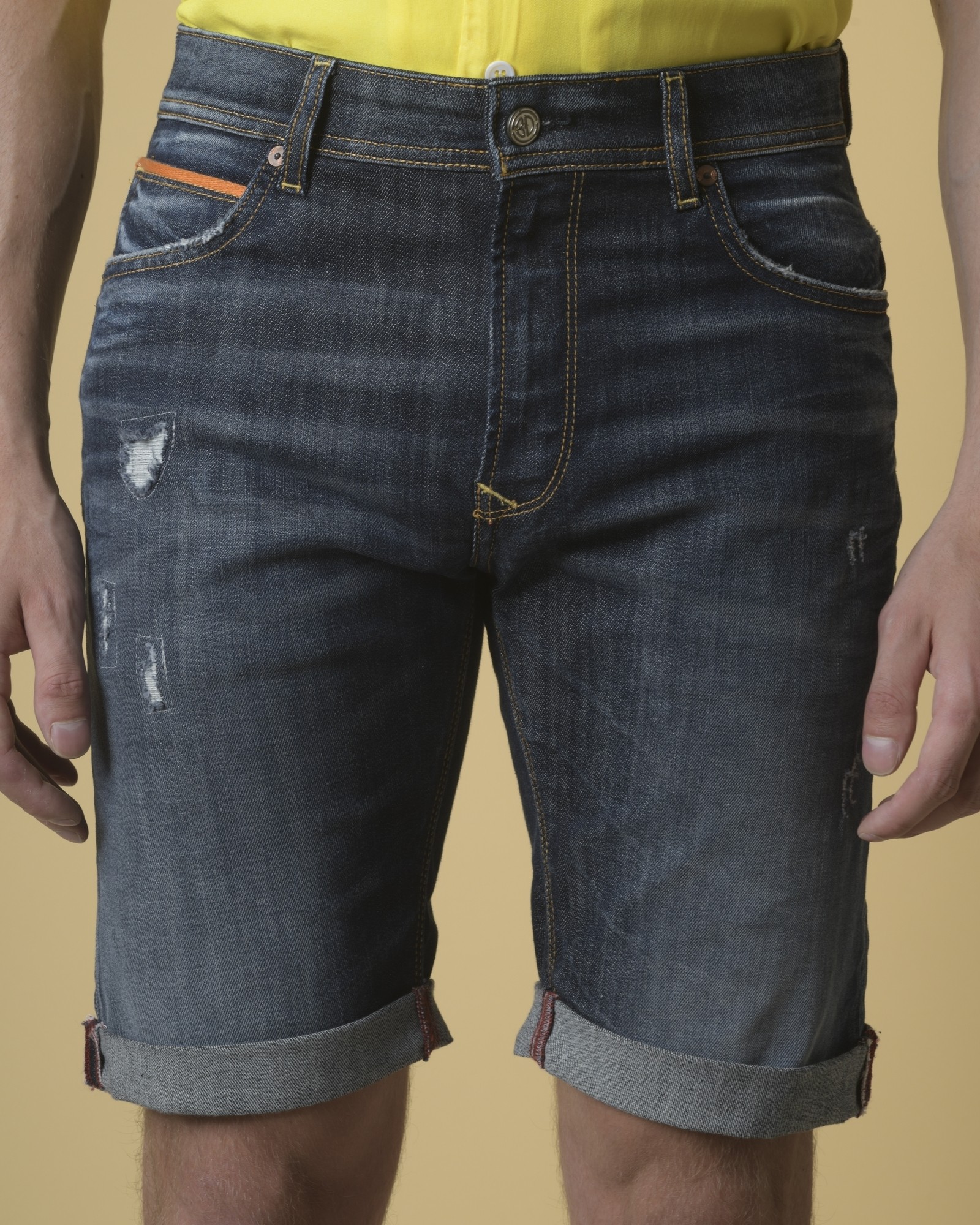 Short jean effet vieilli  3D 