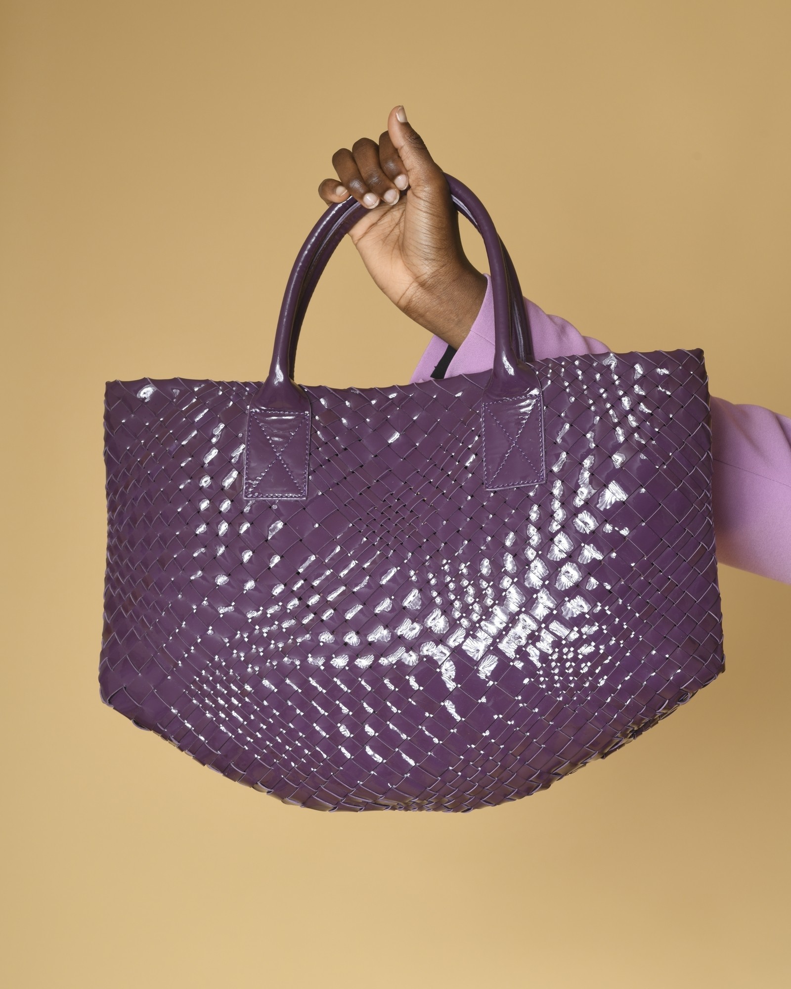 Sac à main en cuir vernis tressé violet Falorni 