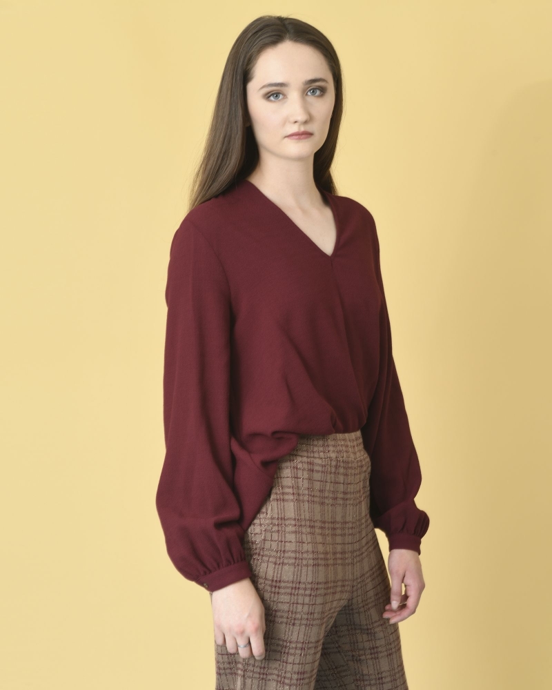 Blouse couleur bordeaux avec un toucher granuleux Momoni 