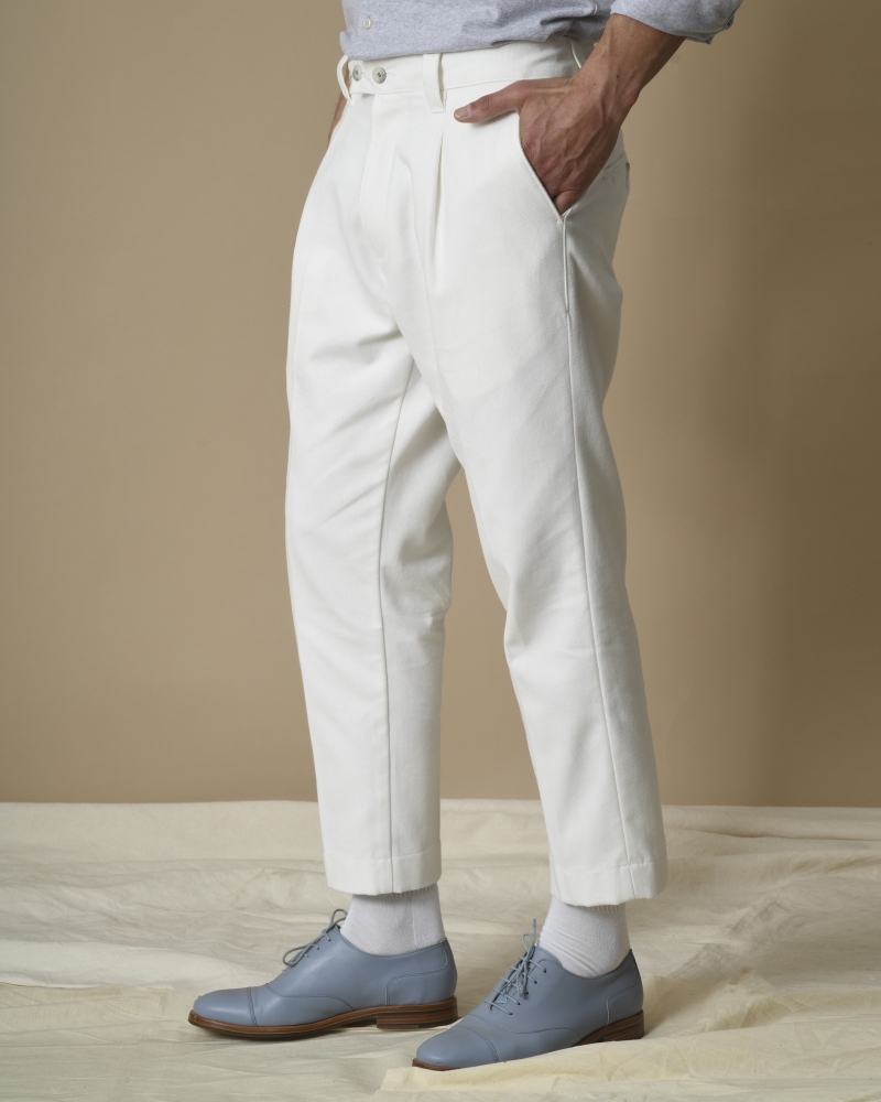 Pantalon raccourci en gabardine de coton Cruna 