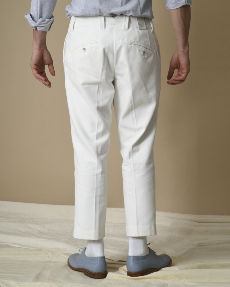 Pantalon raccourci en gabardine de coton Cruna 