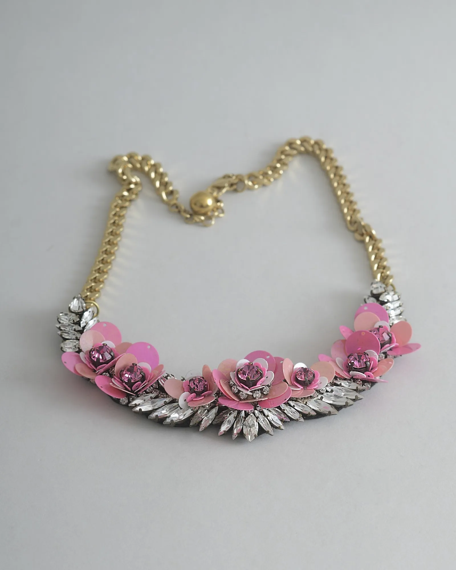 Collier rose à fleurs Shourouk 